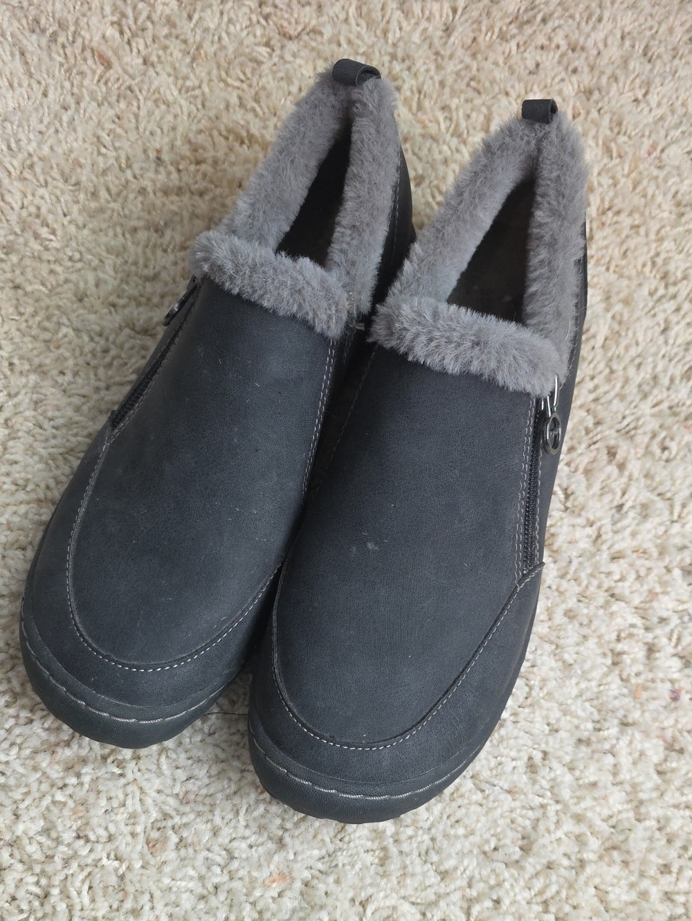 JSport Women's Faux Fur-Lined Casual Shoe Size 8